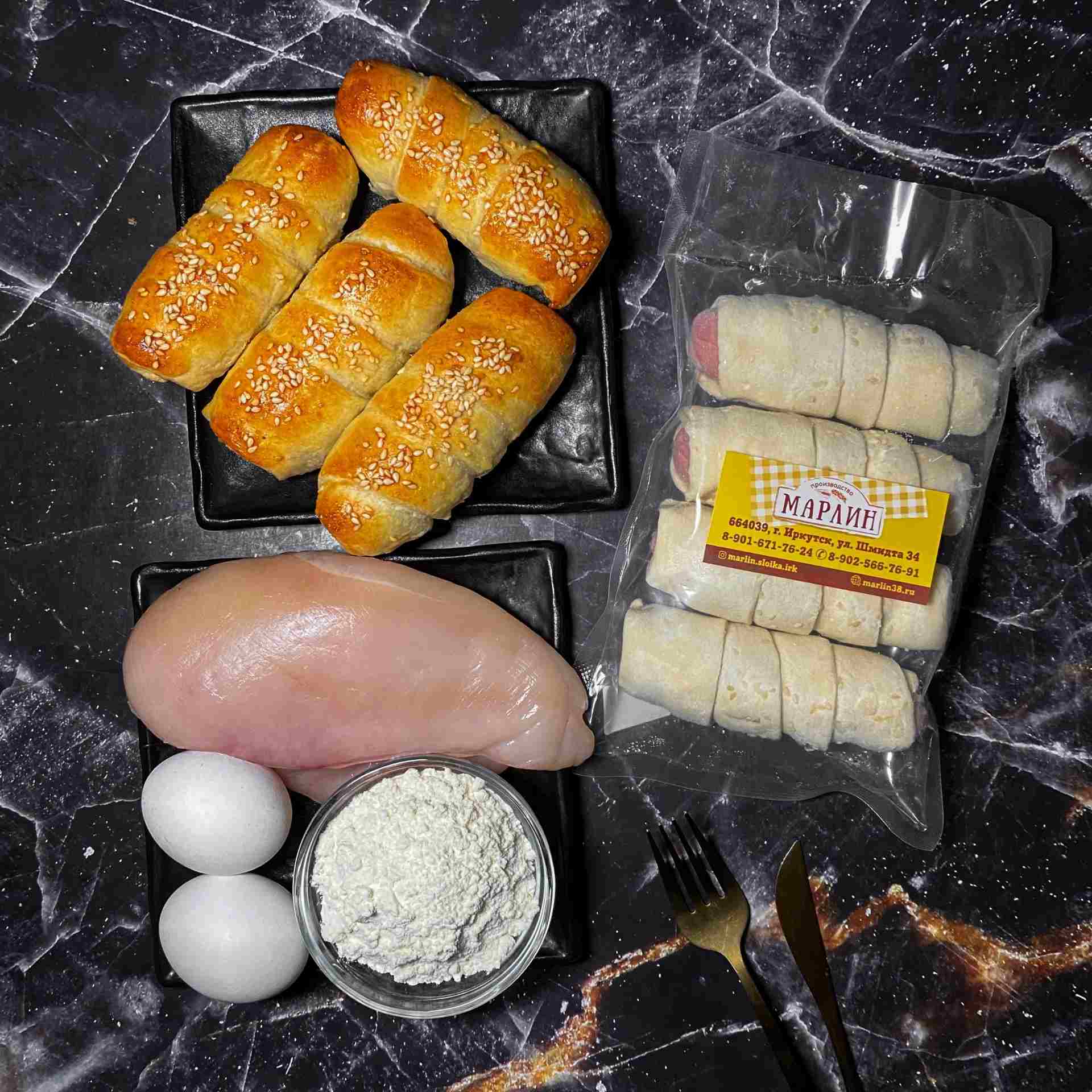 Фото Слойка с куриной сосиской
