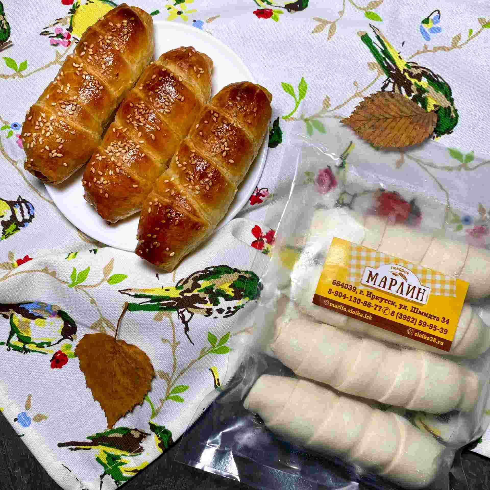 Фото Слойка с куриной сосиской