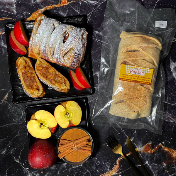 Фото Штрудель с яблоком изюмом и корицей