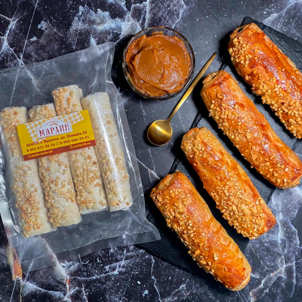 Фото Трубочка с вареной сгущенкой и арахисом