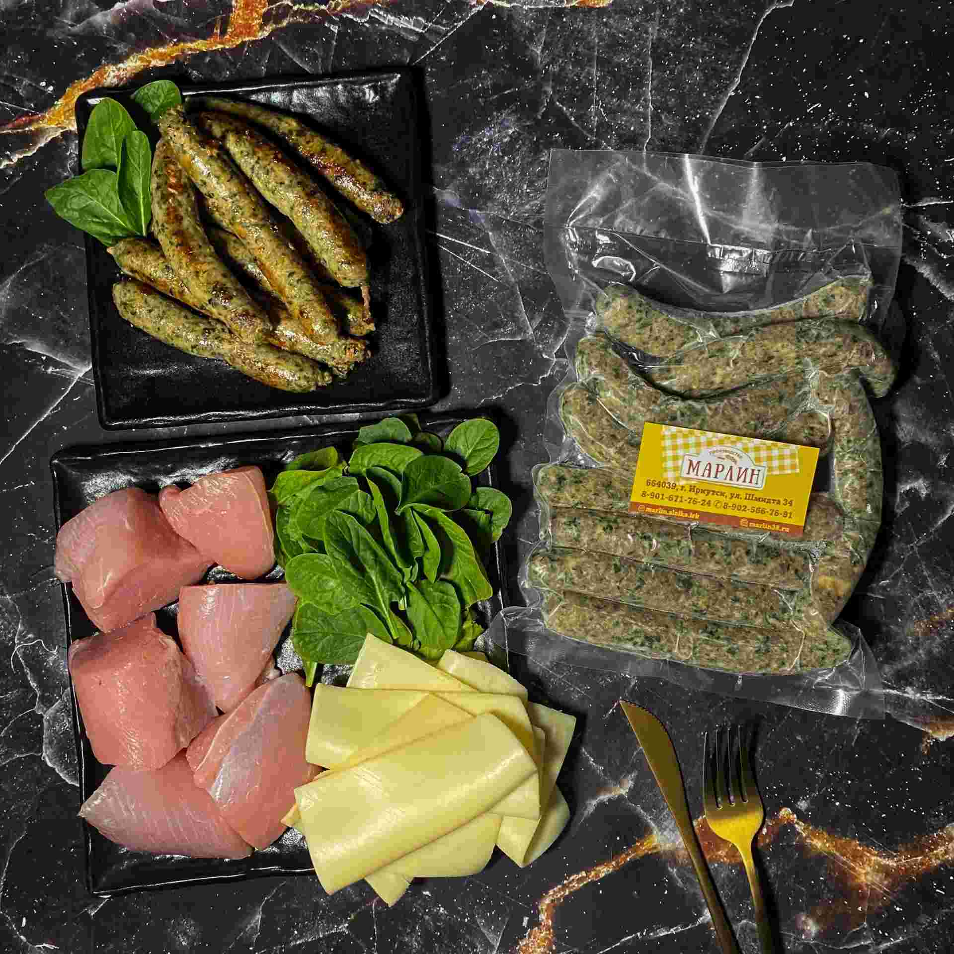 Фото Колбаски из индейки со шпинатом и сыром